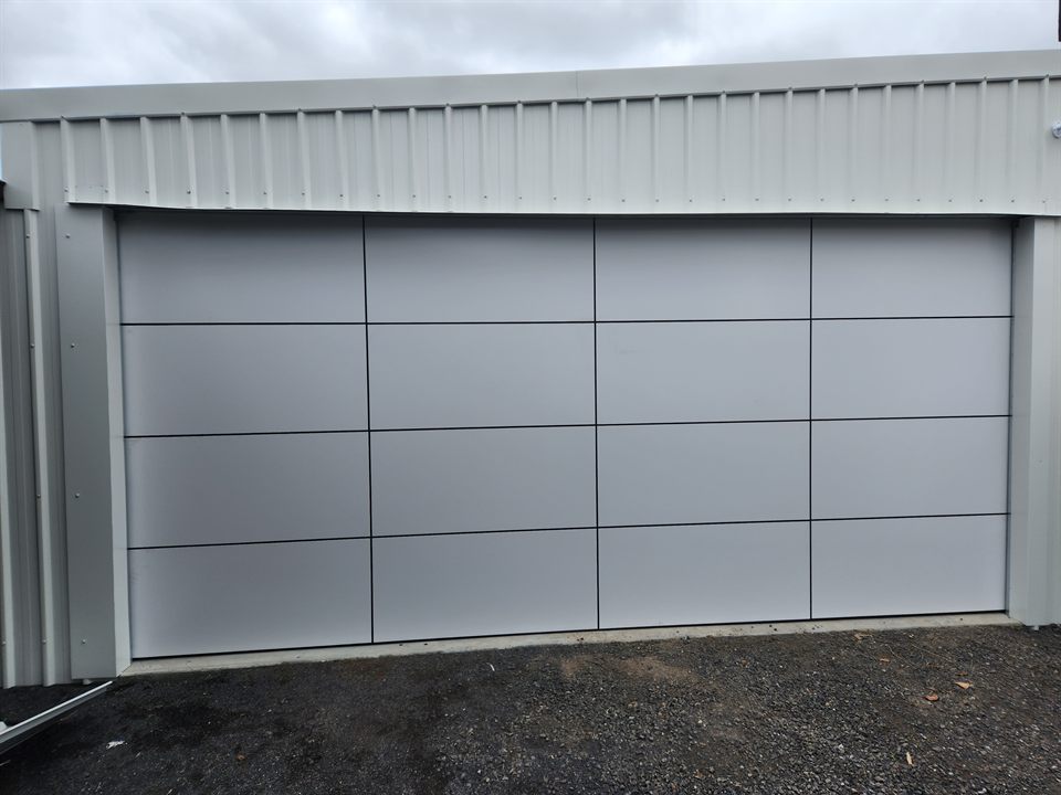 White AliPanel garage door, Keilor Park