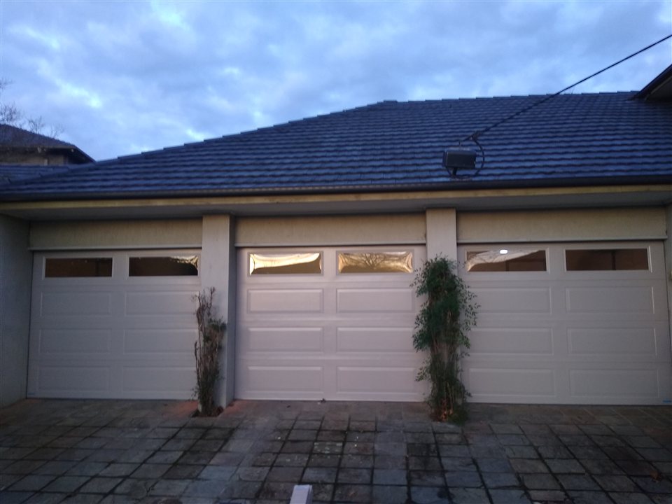 Dune Hampton panel door with traditional windows