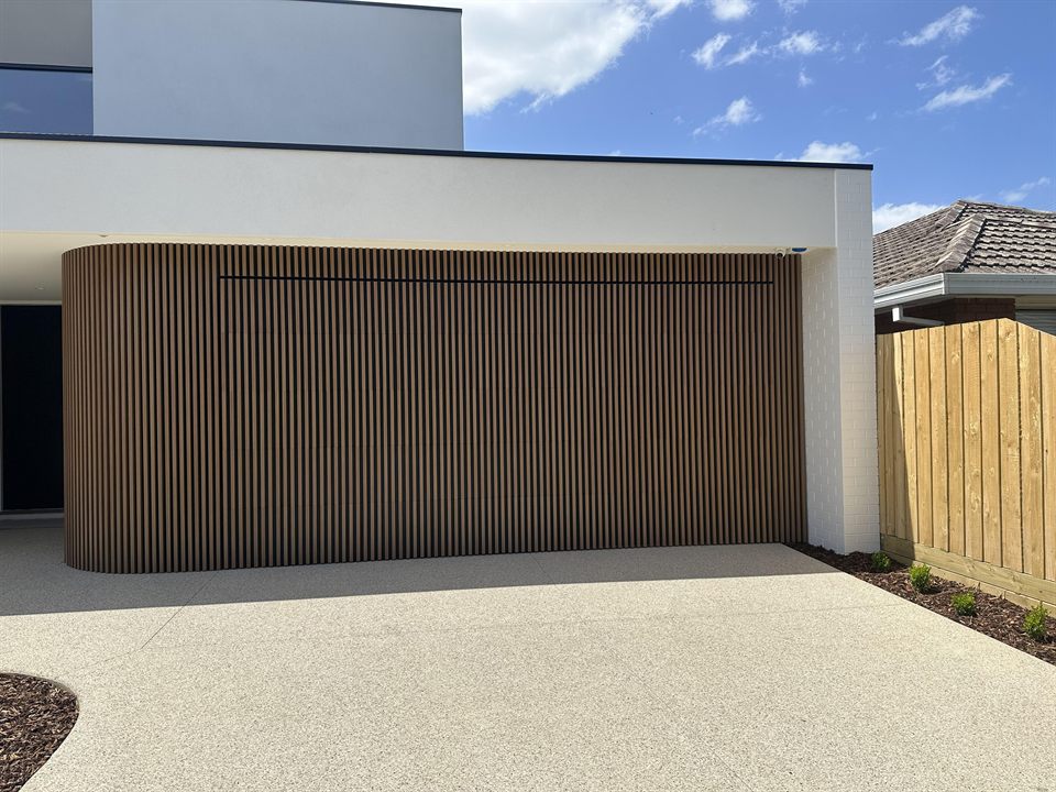 Knotwood batten garage door, Keilor East